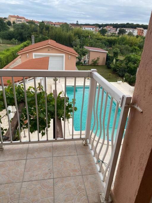 Lovely 3 Bedroom Apartment In Quiet Area W/ Pool Pula Eksteriør billede
