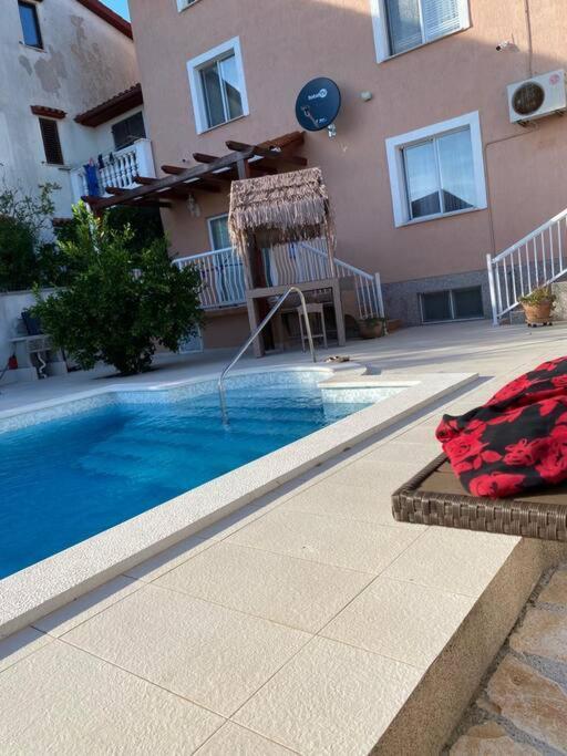 Lovely 3 Bedroom Apartment In Quiet Area W/ Pool Pula Eksteriør billede